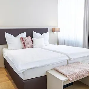Tante Alma's Koelner Hotel Köln